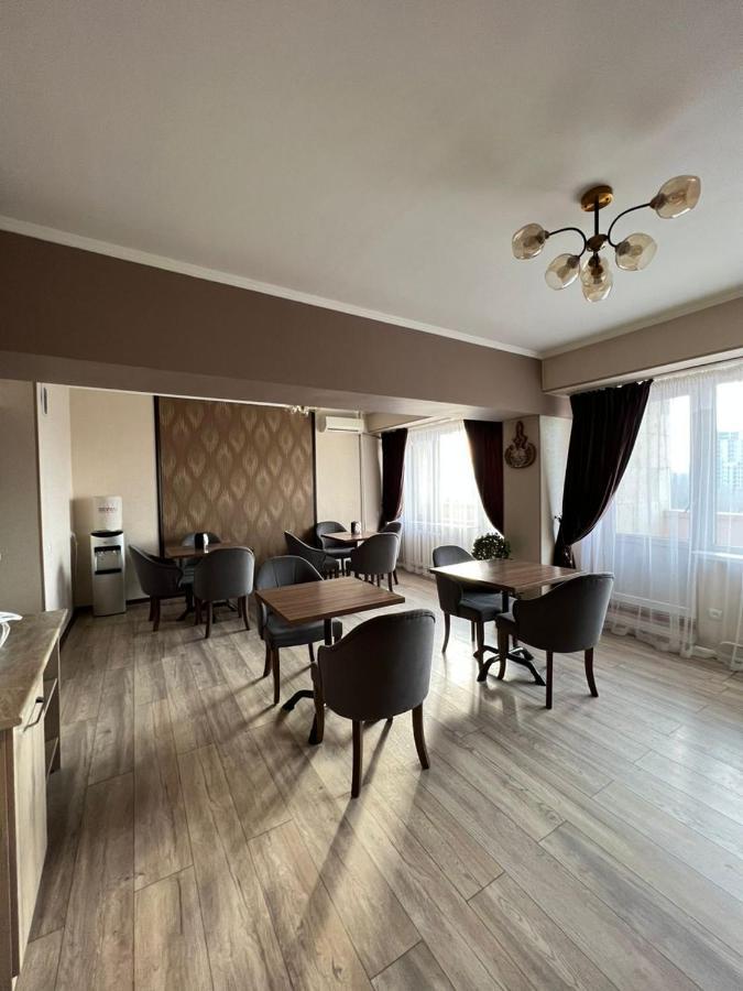 Seven Hotel Bishkek Exteriör bild