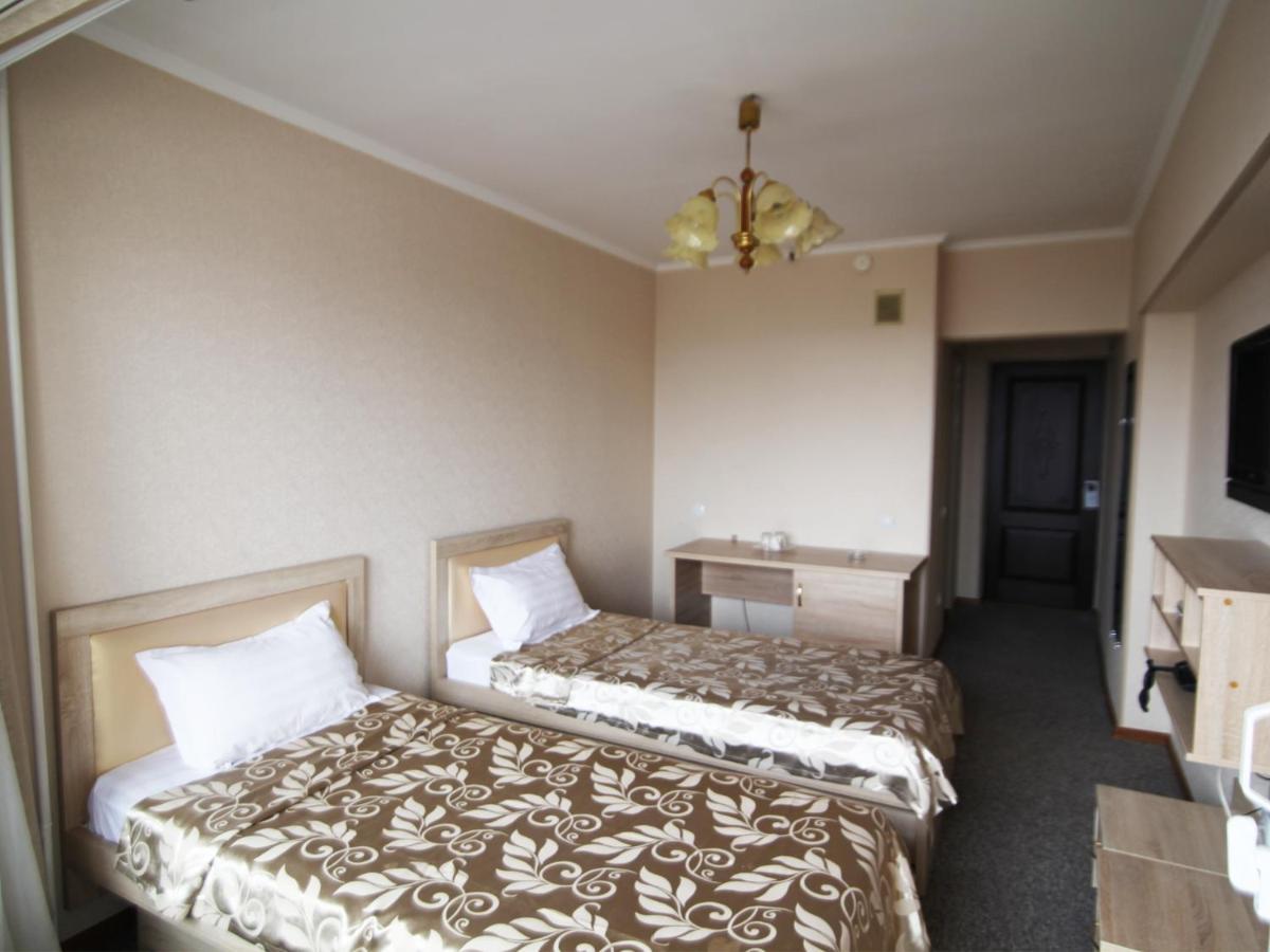 Seven Hotel Bishkek Exteriör bild